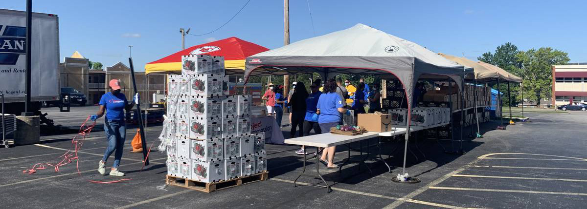 Volunteers for Mobile Food Drive