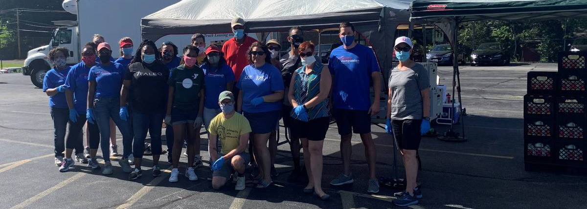 Volunteers for Mobile Food Drive