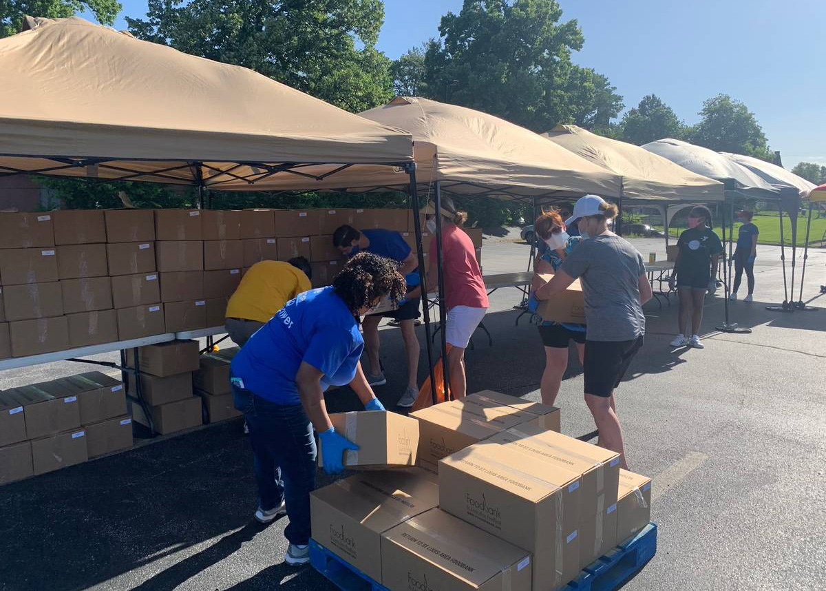 Helpers helping with Mobile Food Drive